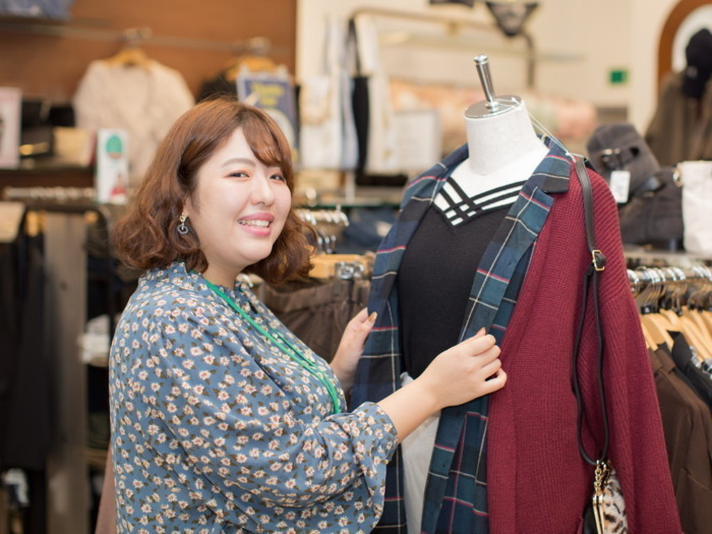Azul By Moussy アズールバイマウジー イオンモール福津店 レディースアパレル販売スタッフのアルバイト パート求人情報 Joblist ジョブリスト スマホであつめる みんなの街の求人はり紙