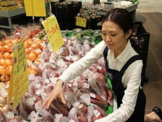 イーアス高尾の中の農産物直売のお店