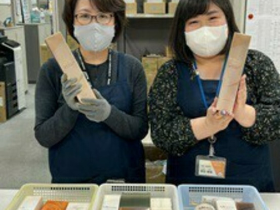 化粧品会社の物流センタースタッフ★簡単作業で未経験でも...