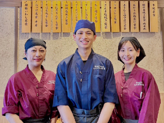 炭火焼干物定食　しんぱち食堂　阪急梅田店 画像1