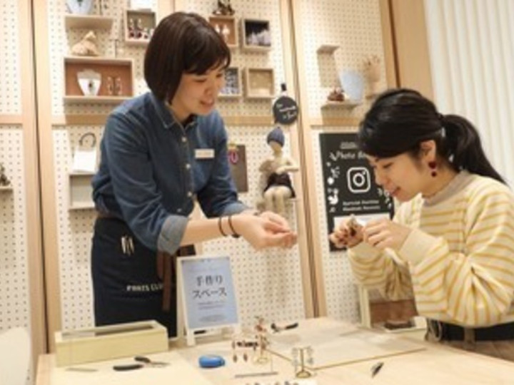 桑名市 ネイル ピアスokのアルバイト パート求人情報 Joblist ジョブリスト スマホであつめる みんなの街の求人はり紙